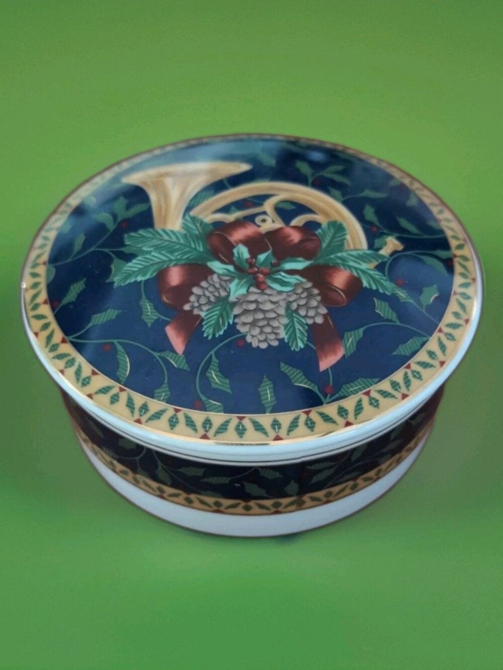 Mikasa Holiday Music Covered Round Trinket Box Christmas Porcelain Japan